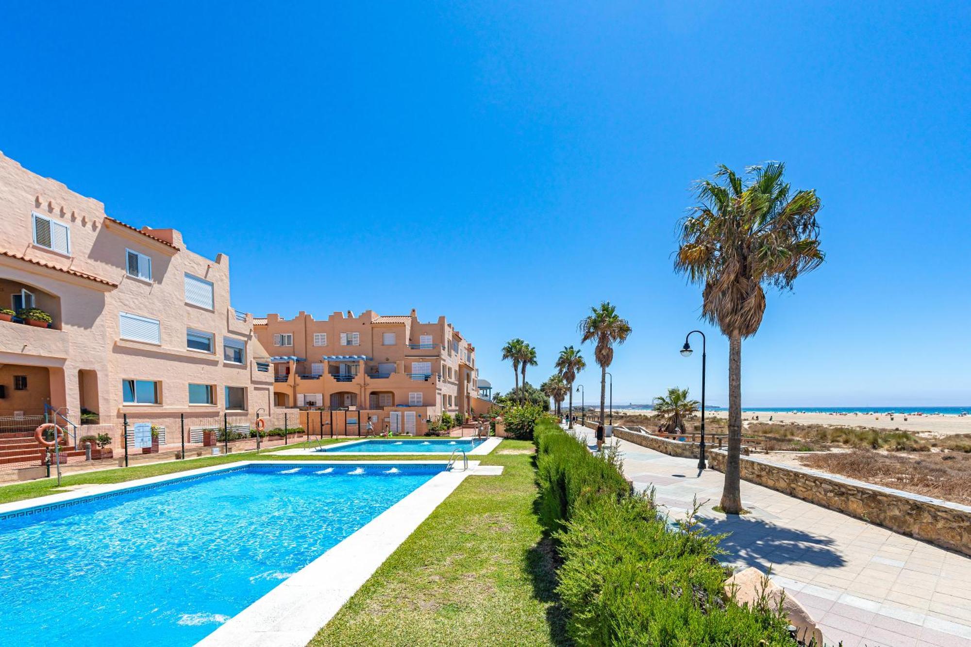 Beachfront, Pool, Terrace, Garage & Fibre Internet طريفة المظهر الخارجي الصورة